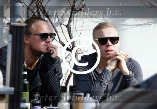Amsterdam 17 maart 2015
Kolbeinn Sigthorsson met een kennis op terras