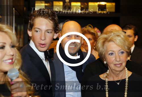 Amsterdam 13 maart 2015
Patricia Paay opent Beverly Beethoven van Alice Zegerius en haar man in het gelderlandplein.
Lesley Bambergen