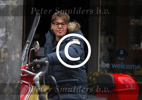 Amsterdam 9 maart 2015 
Martijn Krabbe doet boodschappen op zijn vespa scooter.