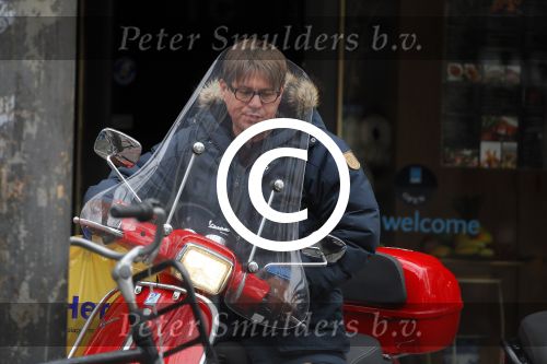 Amsterdam 9 maart 2015 
Martijn Krabbe doet boodschappen op zijn vespa scooter.