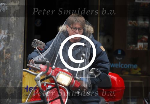 Amsterdam 9 maart 2015 
Martijn Krabbe doet boodschappen op zijn vespa scooter.