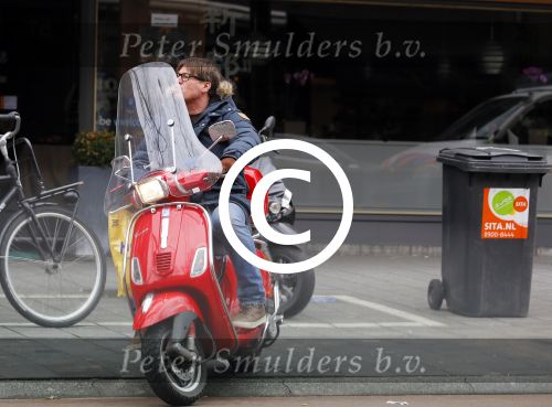 Amsterdam 9 maart 2015 
Martijn Krabbe doet boodschappen op zijn vespa scooter.