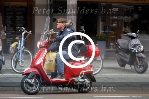 Amsterdam 9 maart 2015 
Martijn Krabbe doet boodschappen op zijn vespa scooter.