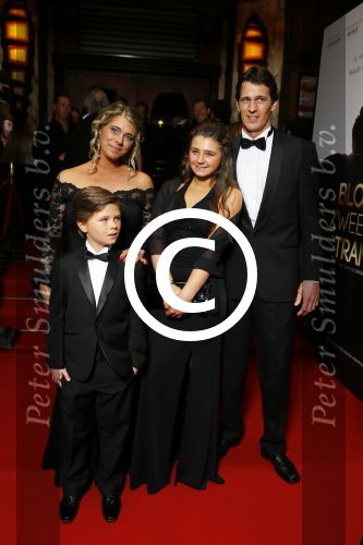 Amsterdam 30 maart 2015
Premiere Bloed zweet en tranen (film over het leven van Andre Hazes) in Tuschinski.
Matheu Hinzen met familie