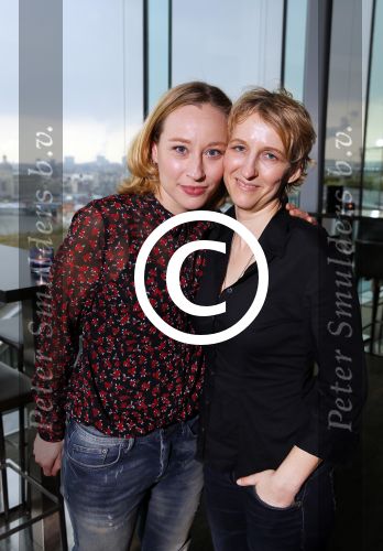 Amsterdam 24 maart 2015
presentatie het grote songfestival boek door Richard v d Crommert en Dave Boomkens in het double three hotel. Michelle Courtens met partner