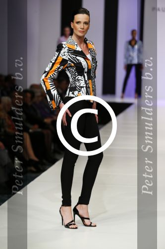 Amsterdam 8 maart 2015
Modeshow Paul Schulten in het Okura.
oa aanwezig Christine Kroonenberg met vriend Christina Curry Hank Heijn Geert ( vriend Edgar Vos) Harrie Mens met zijn buurvrouw en dochter Suze.