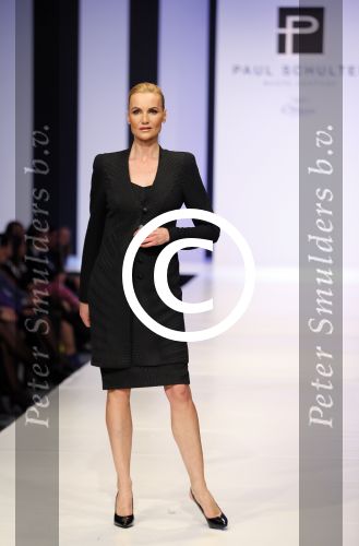 Amsterdam 8 maart 2015
Modeshow Paul Schulten in het Okura.
oa aanwezig Christine Kroonenberg met vriend Christina Curry Hank Heijn Geert ( vriend Edgar Vos) Harrie Mens met zijn buurvrouw en dochter Suze.