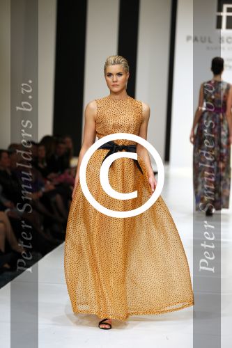 Amsterdam 8 maart 2015
Modeshow Paul Schulten in het Okura.
oa aanwezig Christine Kroonenberg met vriend Christina Curry Hank Heijn Geert ( vriend Edgar Vos) Harrie Mens met zijn buurvrouw en dochter Suze.