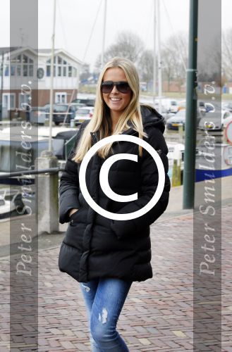 Volendam 5 maart 2014
Presentatie 100% NL Magazine ism postcodeloterij bij old Dutch.
Monique Smit zwanger op de dijk