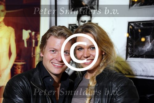 Alphen aan de Rijn 28 februari 2015
Opening expositie Myrthe Mylius. Vriend Thomas Berge en zoontje Jack zijn natuurlijk aanwezig.