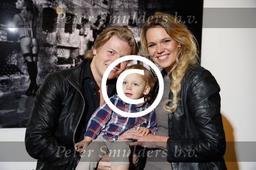 Alphen aan de Rijn 28 februari 2015
Opening expositie Myrthe Mylius. Vriend Thomas Berge en zoontje Jack zijn natuurlijk aanwezig.