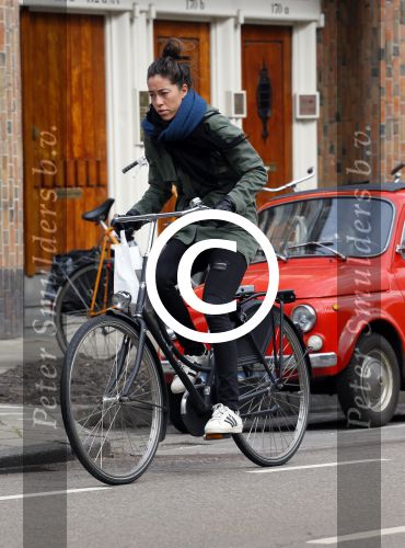Amsterdam 27 maart 2015
Naomi v As op de fiets in Amsterdam zuid.