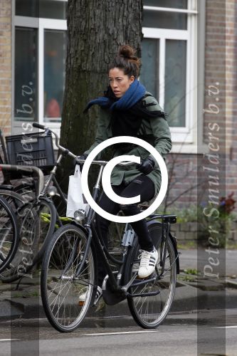 Amsterdam 27 maart 2015
Naomi v As op de fiets in Amsterdam zuid.