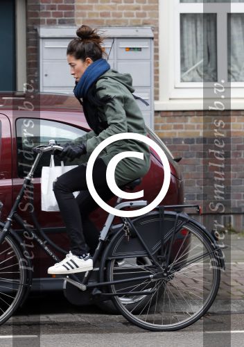 Amsterdam 27 maart 2015
Naomi v As op de fiets in Amsterdam zuid.
