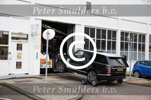 Amsterdam 31 maart 2015
Olcay Gulsen haar range Rover (auto) wordt weg gesleept.