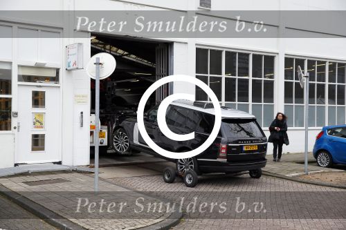 Amsterdam 31 maart 2015
Olcay Gulsen haar range Rover (auto) wordt weg gesleept.