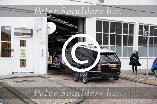 Amsterdam 31 maart 2015
Olcay Gulsen haar range Rover (auto) wordt weg gesleept.