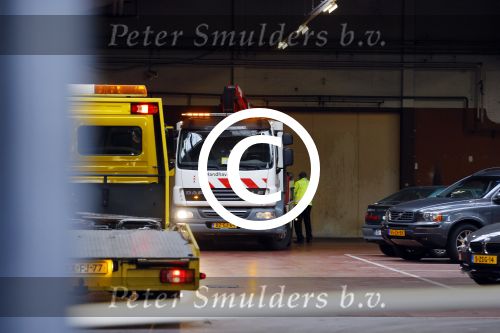 Amsterdam 31 maart 2015
Olcay Gulsen haar range Rover (auto) wordt weg gesleept.