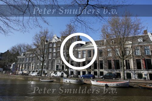 Amsterdam 31 maart 2015
Olcay Gulsen haar range Rover (auto) wordt weg gesleept.