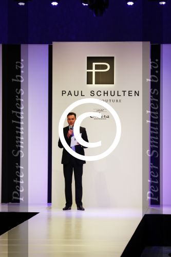 Amsterdam 8 maart 2015
Modeshow Paul Schulten in het Okura.
oa aanwezig Christine Kroonenberg met vriend Christina Curry Hank Heijn Geert ( vriend Edgar Vos) Harrie Mens met zijn buurvrouw en dochter Suze.