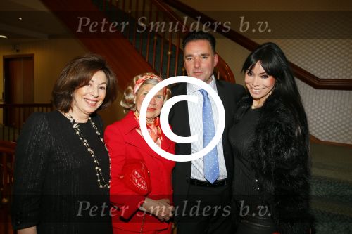 Amsterdam 8 maart 2015
Modeshow Paul Schulten in het Okura.
oa aanwezig Christine Kroonenberg met vriend Christina Curry Hank Heijn Geert ( vriend Edgar Vos) Harrie Mens met zijn buurvrouw en dochter Suze.