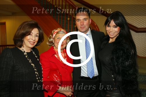 Amsterdam 8 maart 2015
Modeshow Paul Schulten in het Okura.
oa aanwezig Christine Kroonenberg met vriend Christina Curry Hank Heijn Geert ( vriend Edgar Vos) Harrie Mens met zijn buurvrouw en dochter Suze.