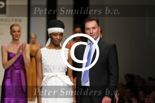 Amsterdam 8 maart 2015
Modeshow Paul Schulten in het Okura.
oa aanwezig Christine Kroonenberg met vriend Christina Curry Hank Heijn Geert ( vriend Edgar Vos) Harrie Mens met zijn buurvrouw en dochter Suze.