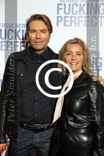 Amsterdam 9 maart 2015
Premiere Sergio Herman in het eye theater. Ellemieke Vermolen en hun zoons zijn er ook bij.
Piet Boon met vriendin