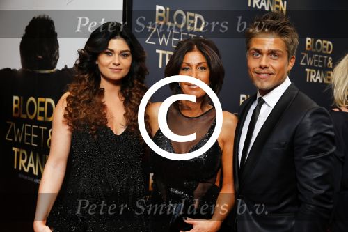 Amsterdam 30 maart 2015
Premiere Bloed zweet en tranen (film over het leven van Andre Hazes) in Tuschinski.
rachel Hazes met Roxeanne Hazes en vriend en Dre Hazes en vriendin