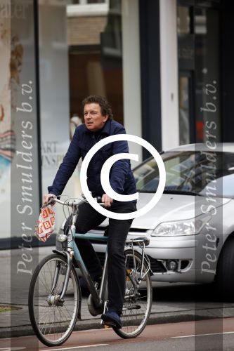 Amsterdam 9 maart 2015   
Robert ten Brink op de fiets in Amsterdam