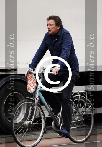 Amsterdam 9 maart 2015   
Robert ten Brink op de fiets in Amsterdam
