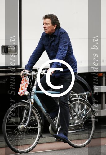 Amsterdam 9 maart 2015   
Robert ten Brink op de fiets in Amsterdam