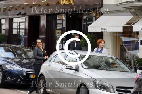 Amsterdam 9 maart 2015  
Dave Roelvink zijn moeder Lucienne en Honoria vertrekken vanaf de pc hooftstraat voor real life soap