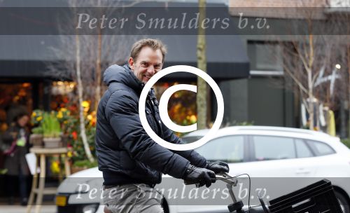 Amsterdam 14 maart 2015
Ronald de Boer op de fiets in de cornelis schuytstraat