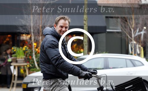 Amsterdam 14 maart 2015
Ronald de Boer op de fiets in de cornelis schuytstraat