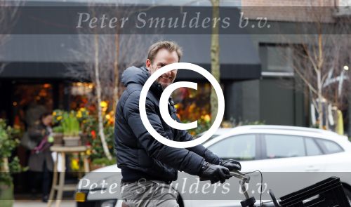 Amsterdam 14 maart 2015
Ronald de Boer op de fiets in de cornelis schuytstraat