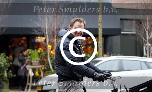 Amsterdam 14 maart 2015
Ronald de Boer op de fiets in de cornelis schuytstraat