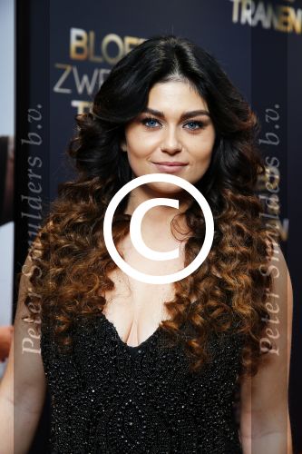 Amsterdam 30 maart 2015
Premiere Bloed zweet en tranen (film over het leven van Andre Hazes) in Tuschinski.
rachel Hazes met Roxeanne Hazes en vriend en Dre Hazes en vriendin