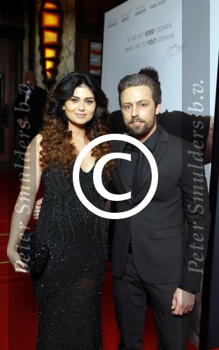 Amsterdam 30 maart 2015
Premiere Bloed zweet en tranen (film over het leven van Andre Hazes) in Tuschinski.
rachel Hazes met Roxeanne Hazes en vriend en Dre Hazes en vriendin