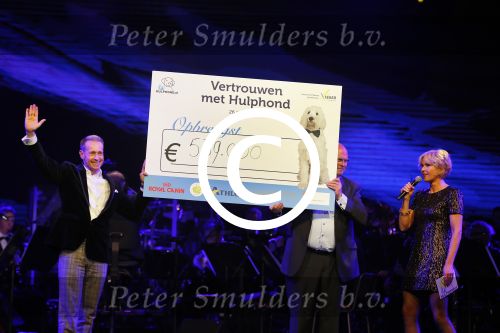 Hilversum 26 maart 2015
Gala stichting hulphond in studio 21. Eric Bouwer en Rudolph Strickwold en Anita Witzier