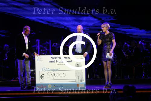 Hilversum 26 maart 2015
Gala stichting hulphond in studio 21. Eric Bouwer en Rudolph Strickwold en Anita Witzier
