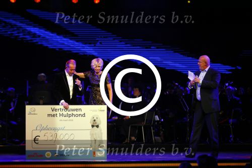 Hilversum 26 maart 2015
Gala stichting hulphond in studio 21. Eric Bouwer en Rudolph Strickwold en Anita Witzier