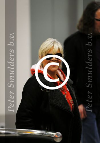 Schiphol 26 maart 2015
Samantha Fox arriveert op schiphol. Varol Porsemay haalt haar op