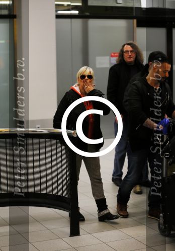 Schiphol 26 maart 2015
Samantha Fox arriveert op schiphol. Varol Porsemay haalt haar op