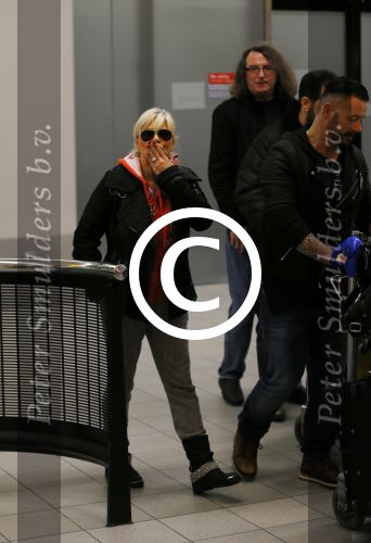 Schiphol 26 maart 2015
Samantha Fox arriveert op schiphol. Varol Porsemay haalt haar op