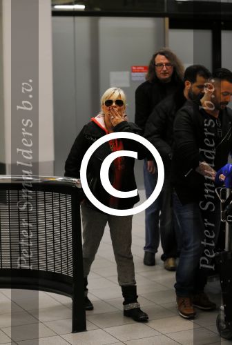 Schiphol 26 maart 2015
Samantha Fox arriveert op schiphol. Varol Porsemay haalt haar op