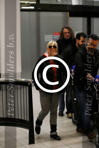 Schiphol 26 maart 2015
Samantha Fox arriveert op schiphol. Varol Porsemay haalt haar op