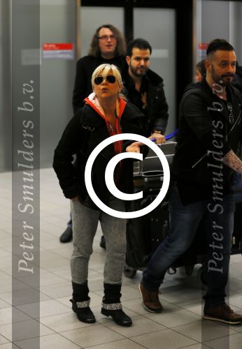 Schiphol 26 maart 2015
Samantha Fox arriveert op schiphol. Varol Porsemay haalt haar op