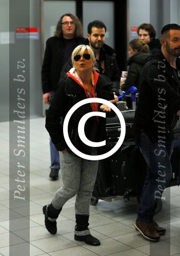 Schiphol 26 maart 2015
Samantha Fox arriveert op schiphol. Varol Porsemay haalt haar op