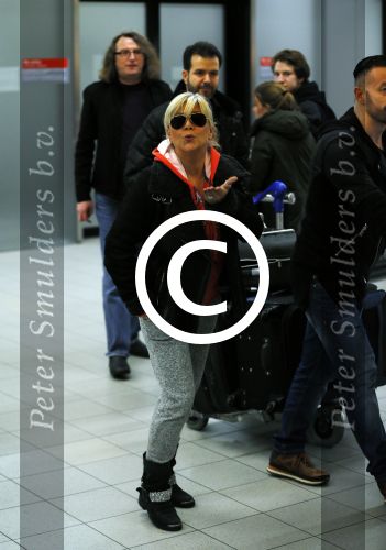 Schiphol 26 maart 2015
Samantha Fox arriveert op schiphol. Varol Porsemay haalt haar op